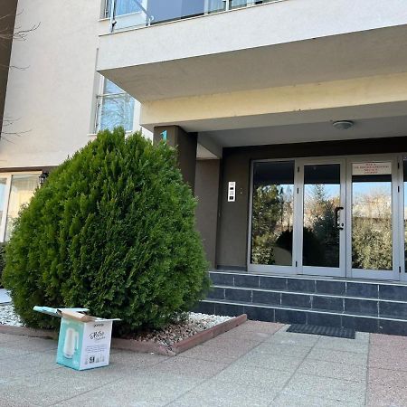 Tranzzzit Airport Apartment Otopeni Ngoại thất bức ảnh
