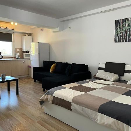 Tranzzzit Airport Apartment Otopeni Ngoại thất bức ảnh