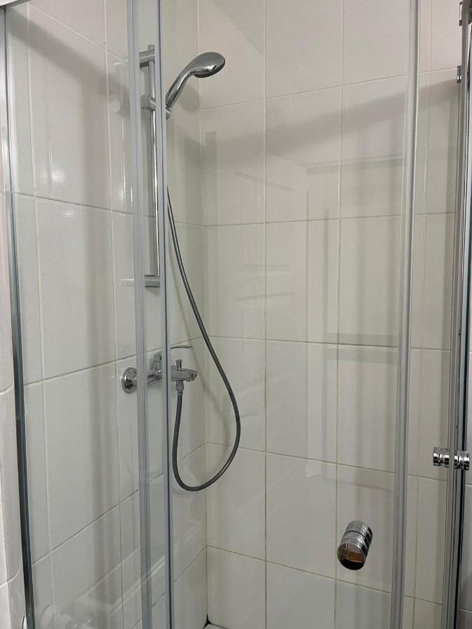 Tranzzzit Airport Apartment Otopeni Ngoại thất bức ảnh
